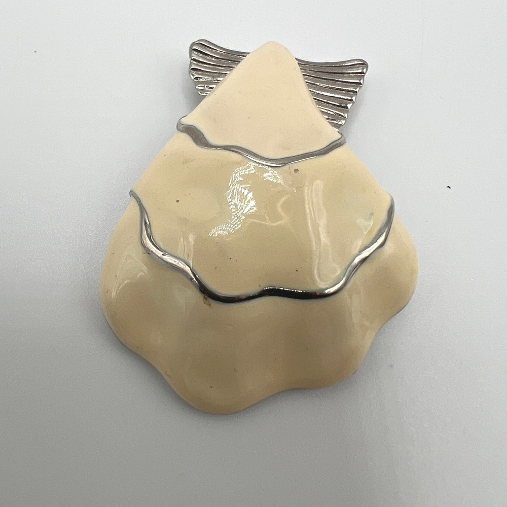 Seashell Pendant Coastal Nautical Charm Coastal Mermaidcore Cream Enamel